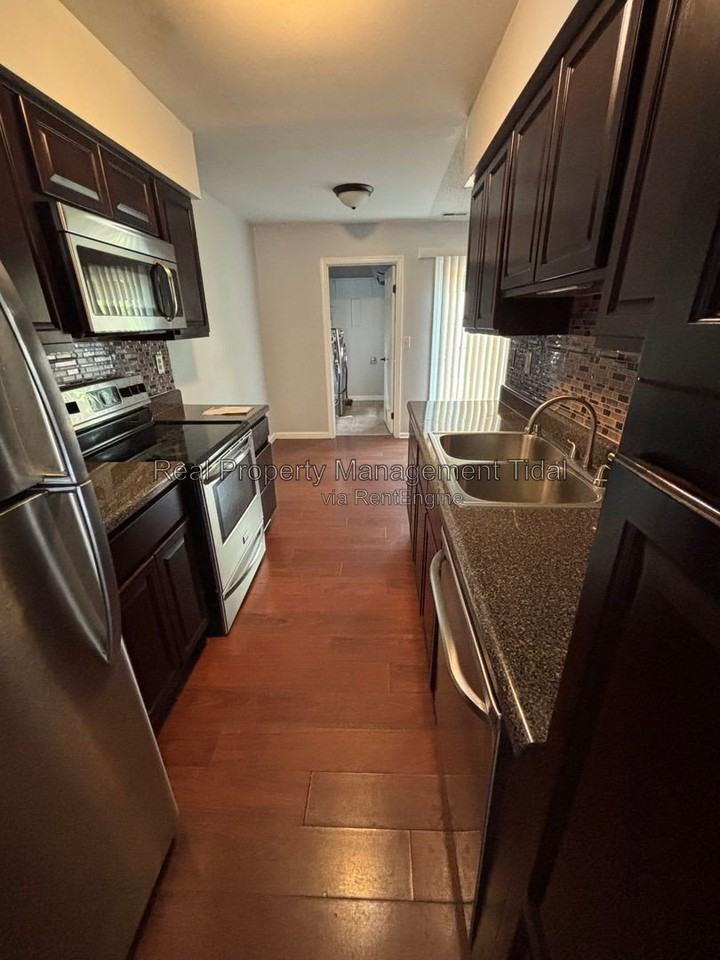 639 Biltmore Dr - Photo 6 of 38