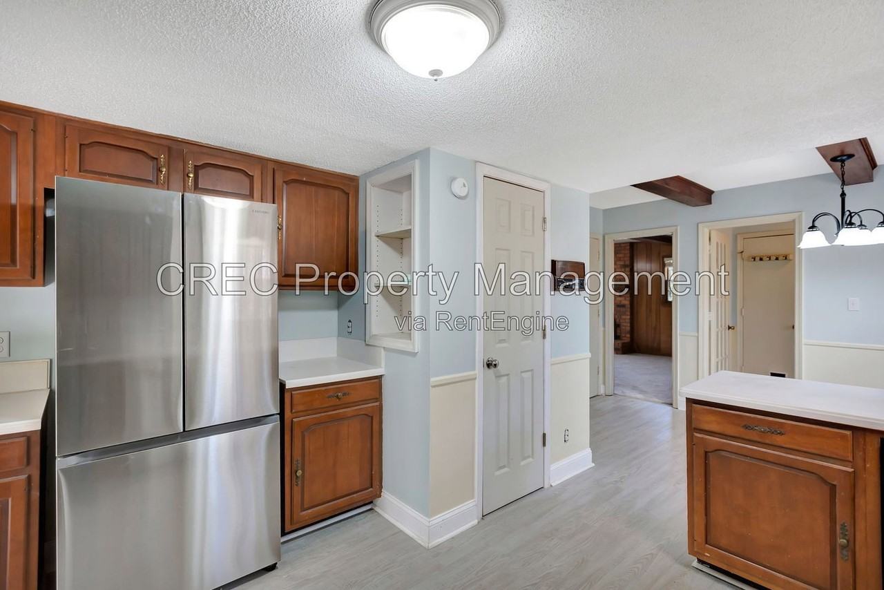 321 Shaftesbury Ln - Photo 5 of 38