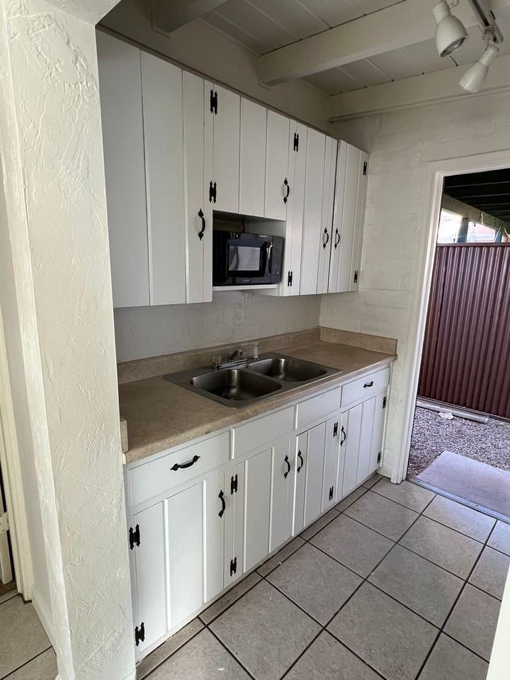 3235 E Water St - Photo 2 of 22