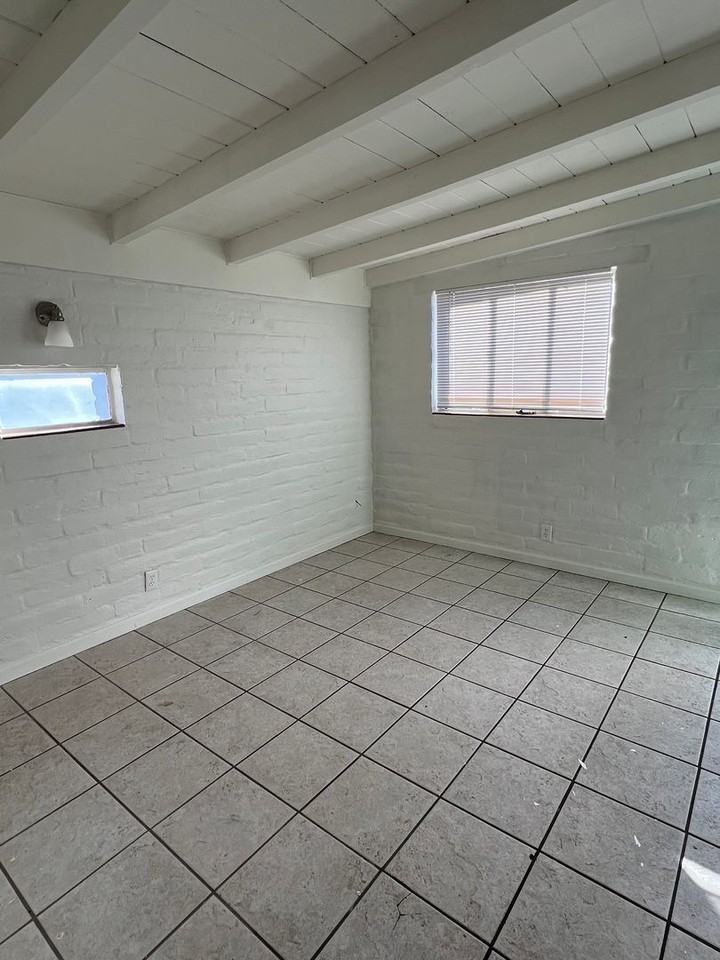 3235 E Water St - Photo 4 of 22