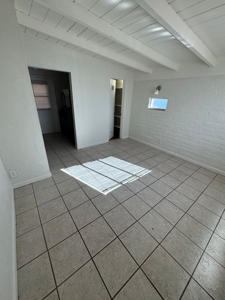 3235 E Water St - Photo 5 of 22