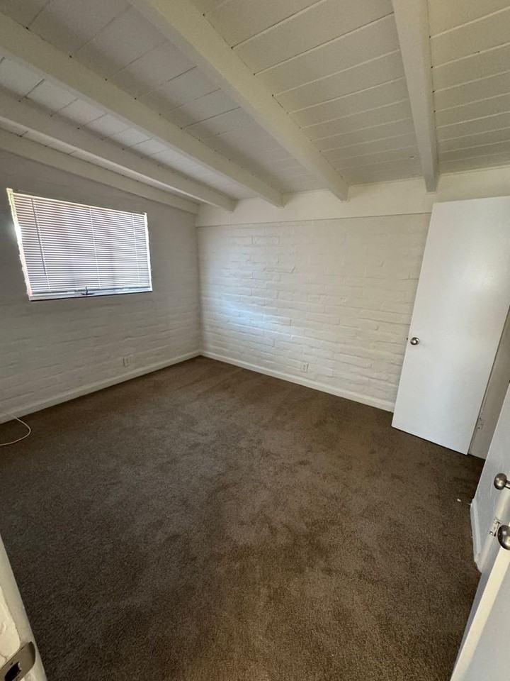 3235 E Water St - Photo 7 of 22