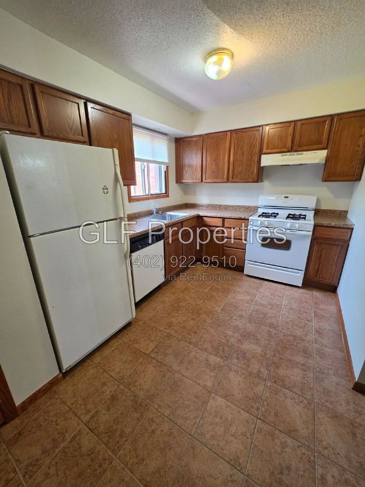 1413 2nd Ave #9 - Photo 3 of 8
