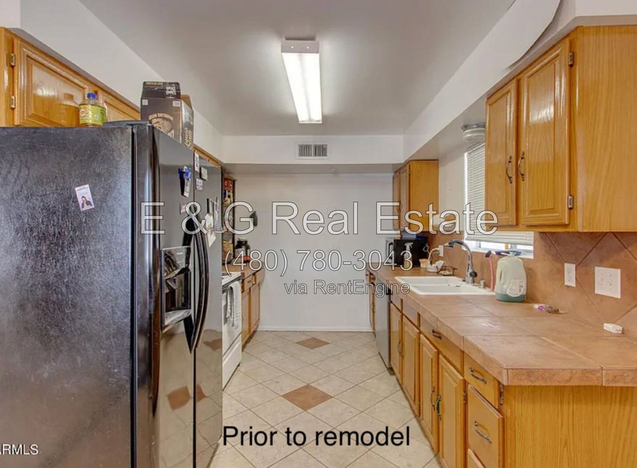 847 W 10th St - Photo 5 of 12