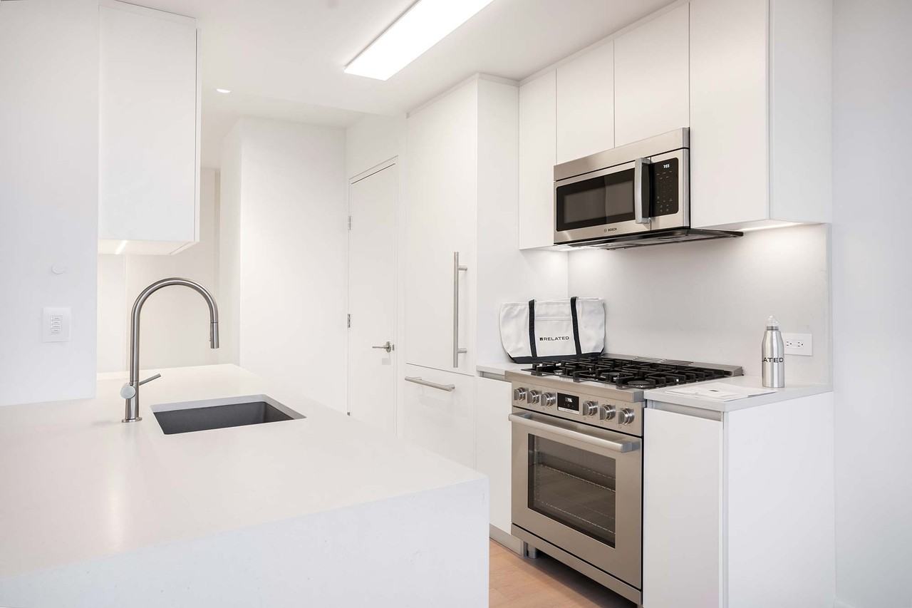 One Union Square South - Photo 2 of 31