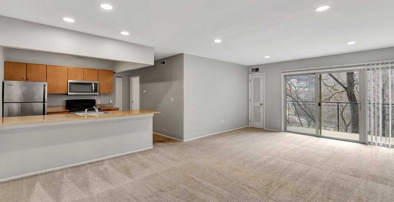 3600 Linwood Ave #405 - Photo 2 of 8