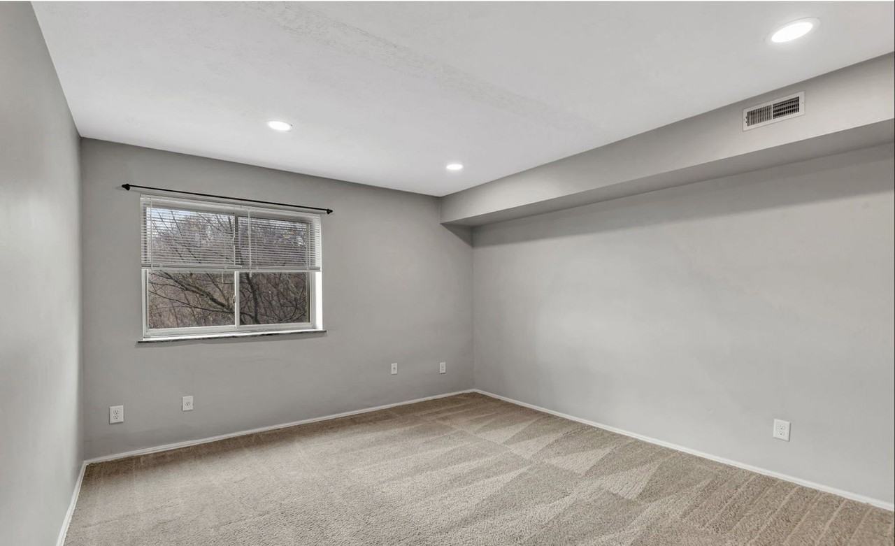 3600 Linwood Ave #405 - Photo 5 of 8