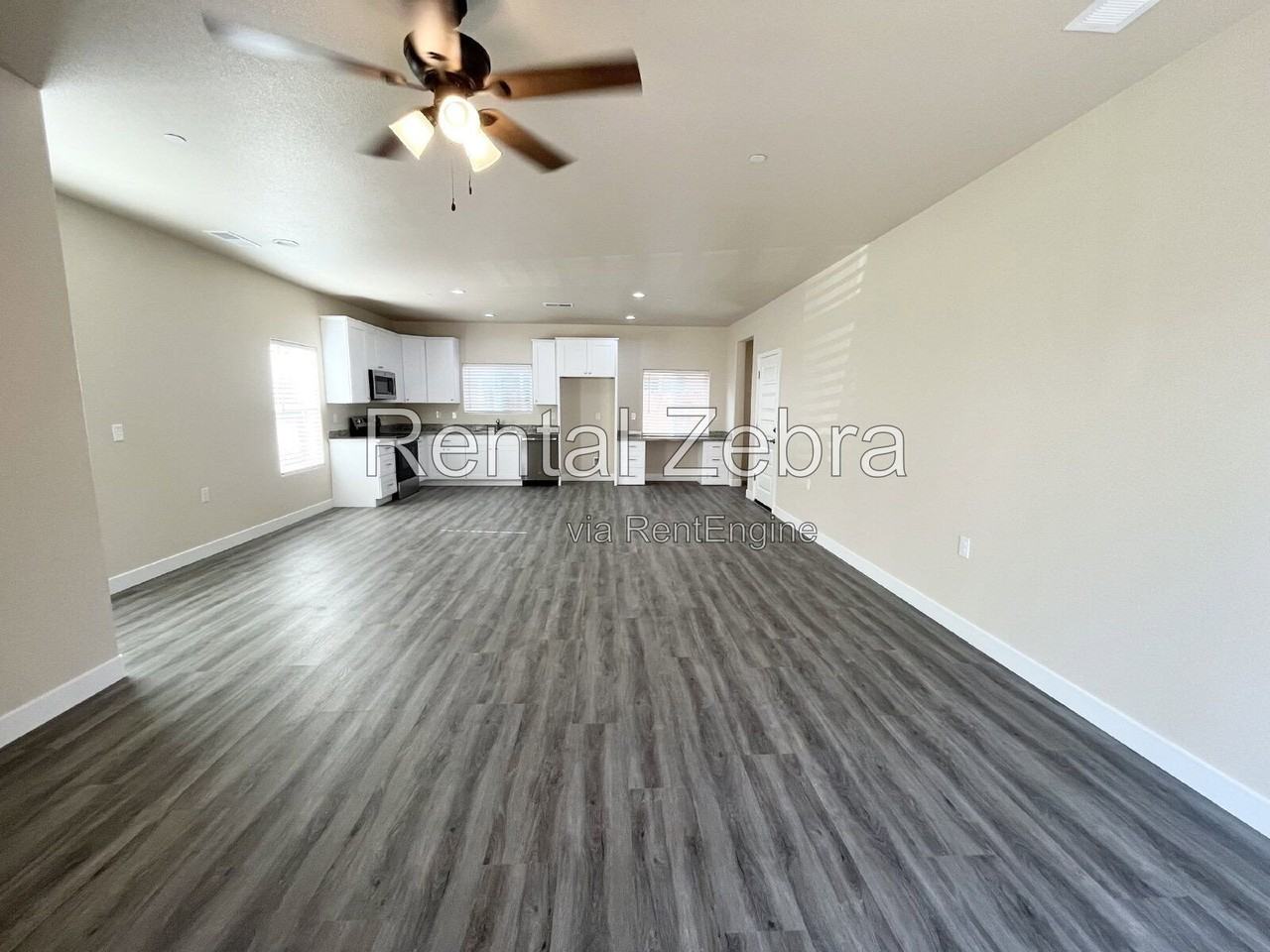 1310 Playa Del Rey Dr - Photo 3 of 29