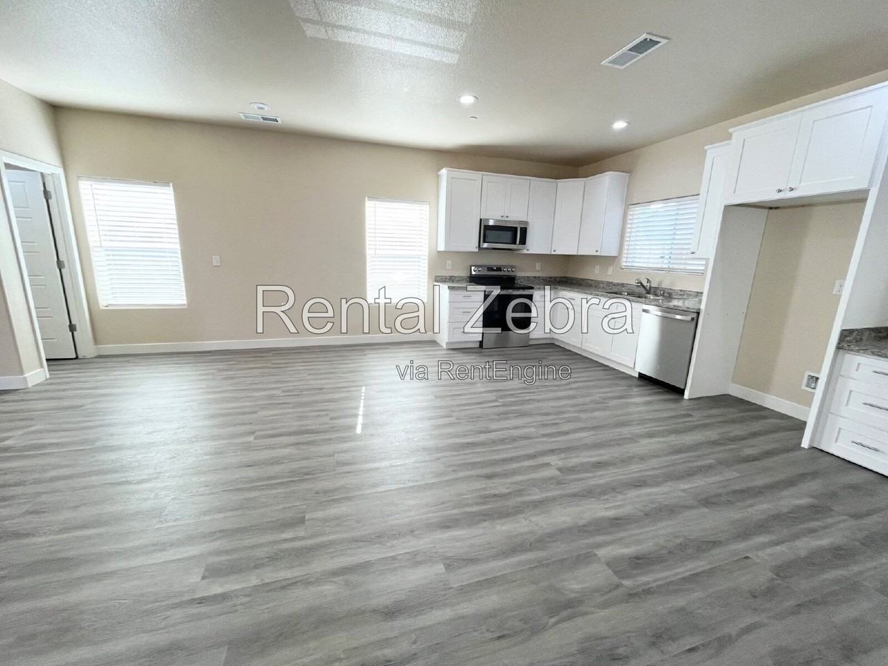 1310 Playa Del Rey Dr - Photo 6 of 29