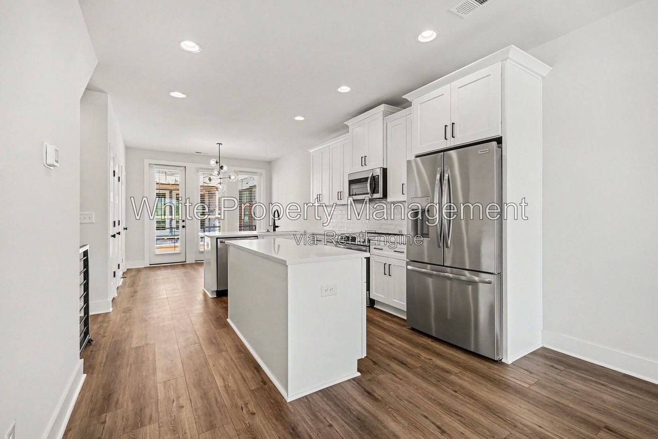 2146 N Graham St - Photo 7 of 29