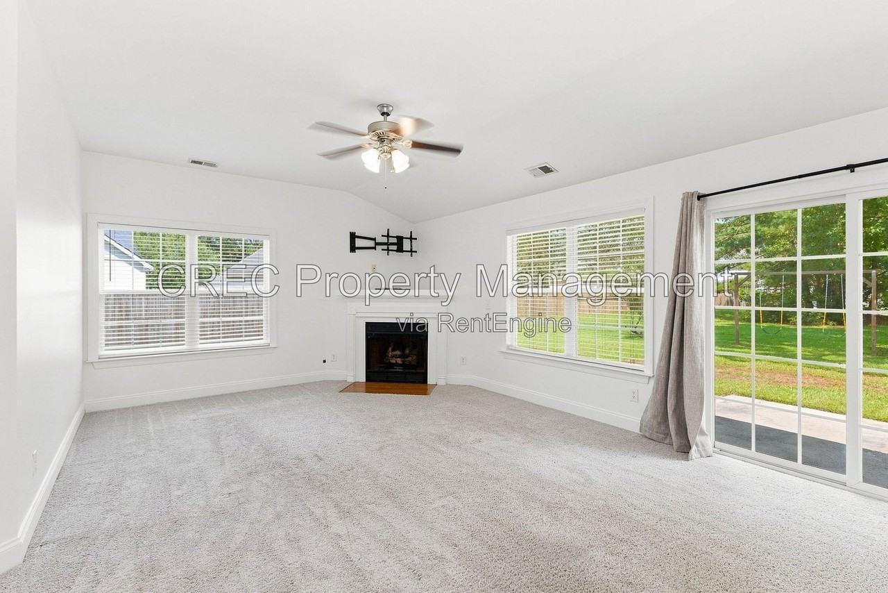 304 Carriage Wheel Rd - Photo 3 of 16