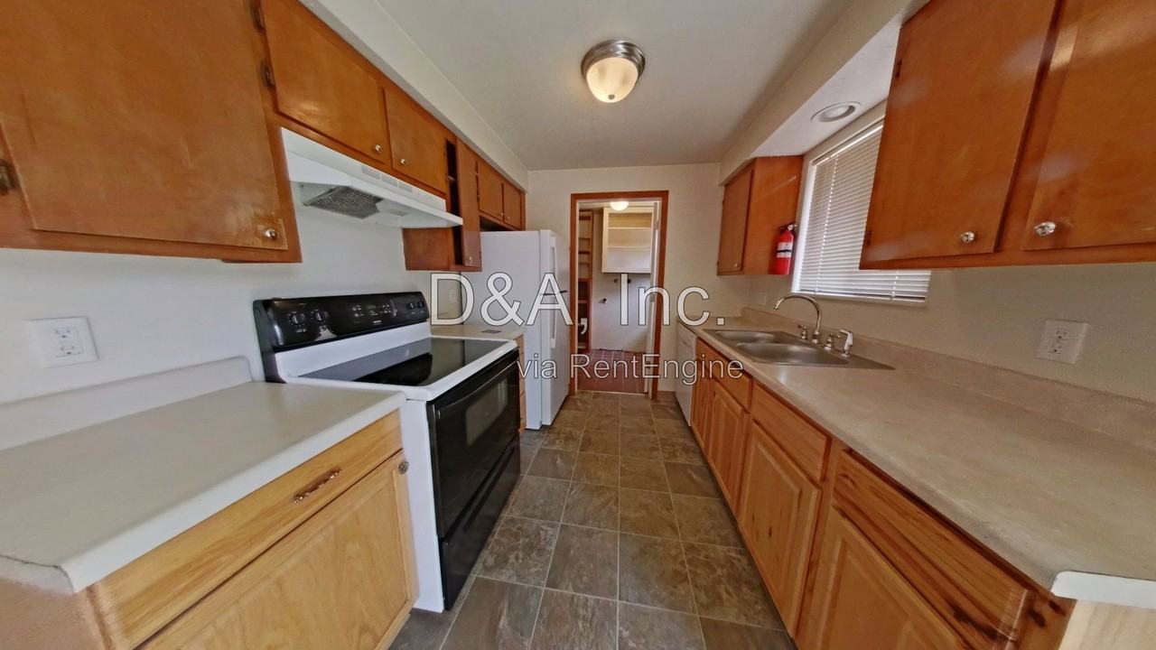 2536 Newton St - Photo 4 of 13