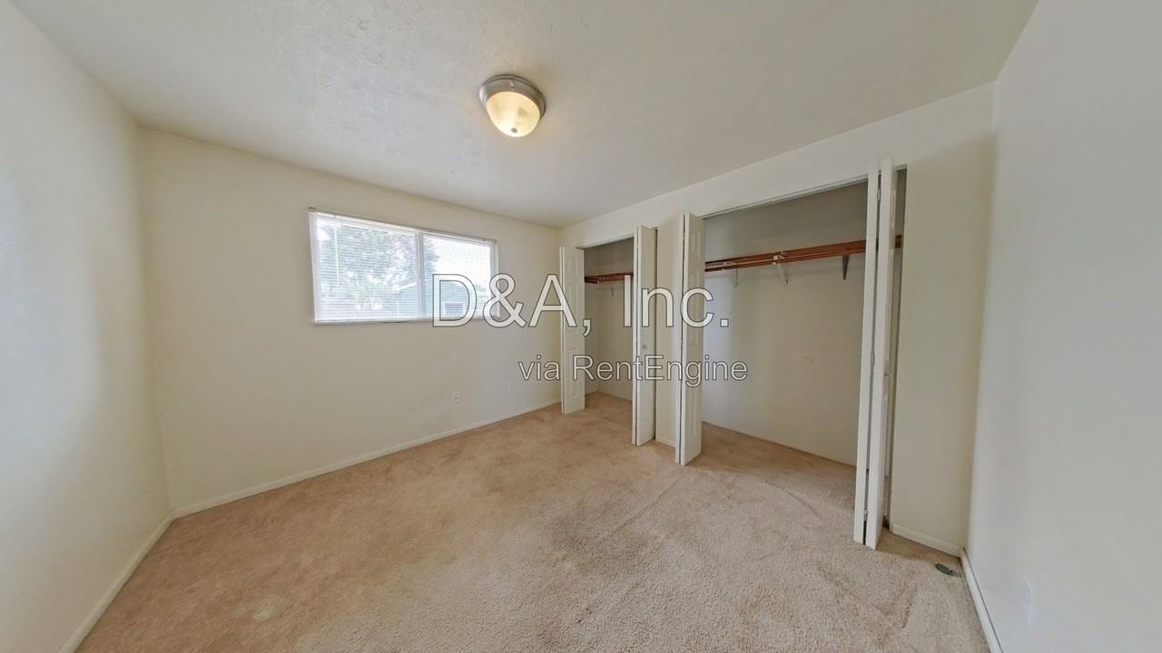 2536 Newton St - Photo 5 of 13