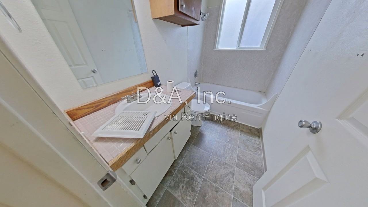 2536 Newton St - Photo 7 of 13