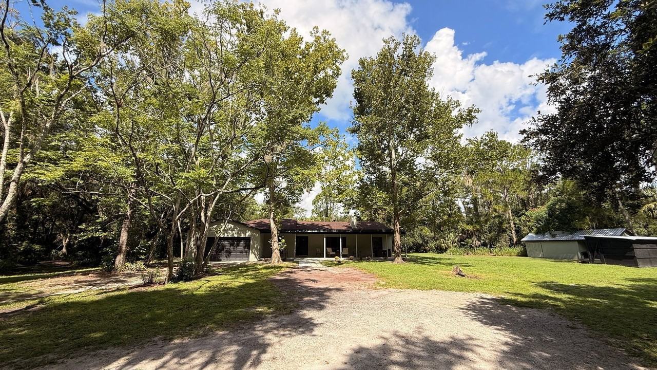 2200 Retreat Rd - Photo 2 of 31