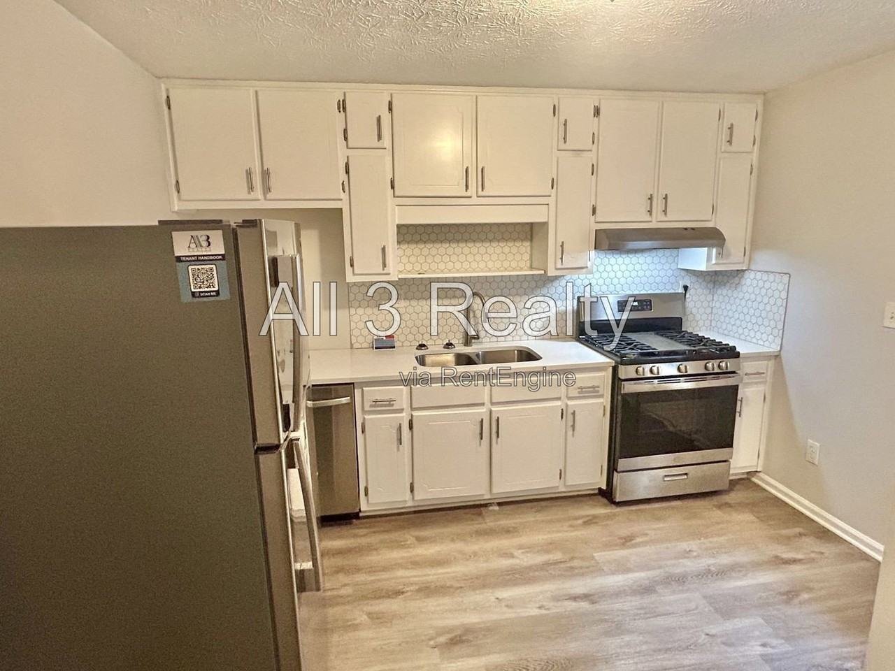 293 Rogers St - Photo 2 of 20