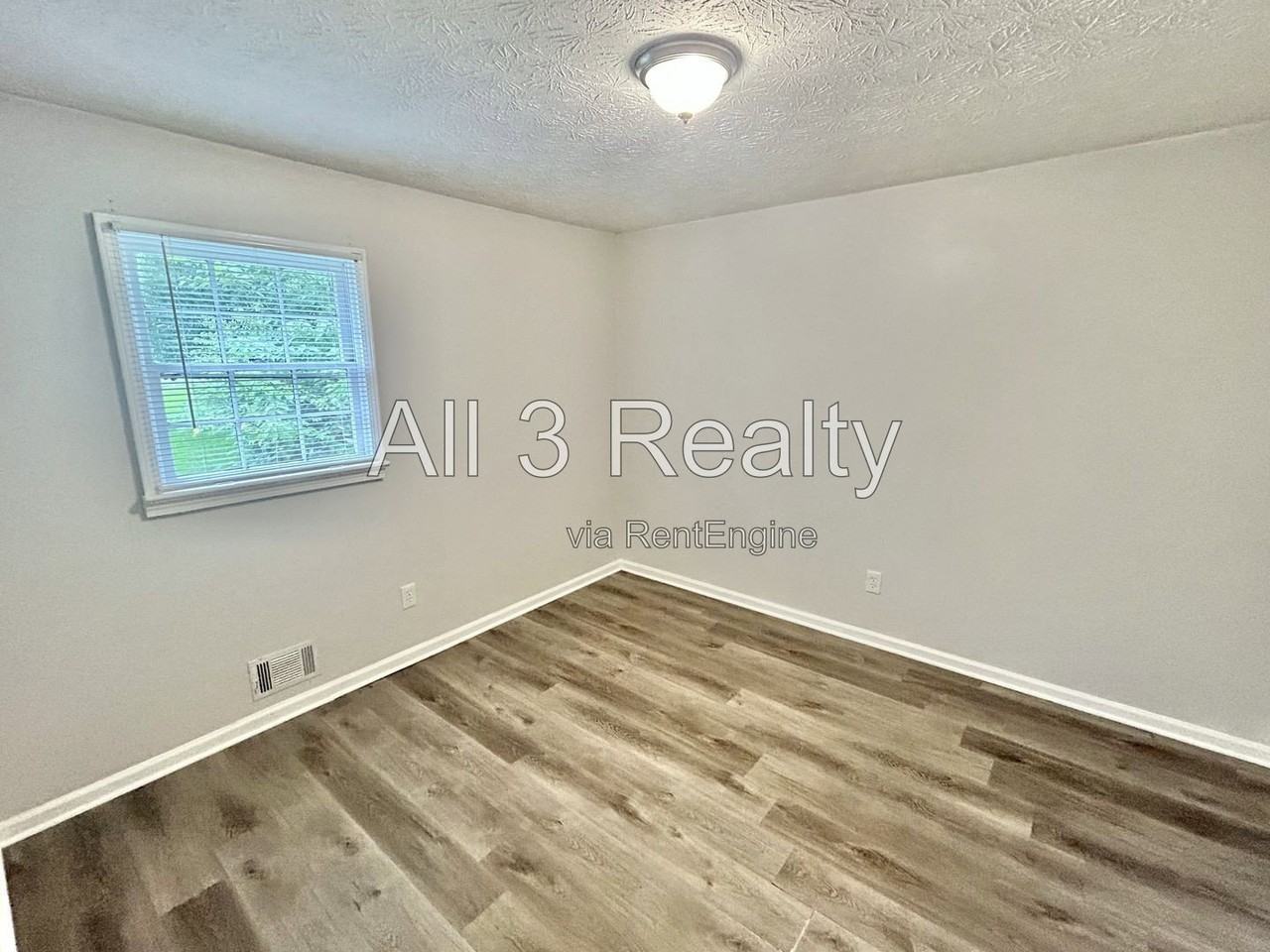 293 Rogers St - Photo 7 of 20