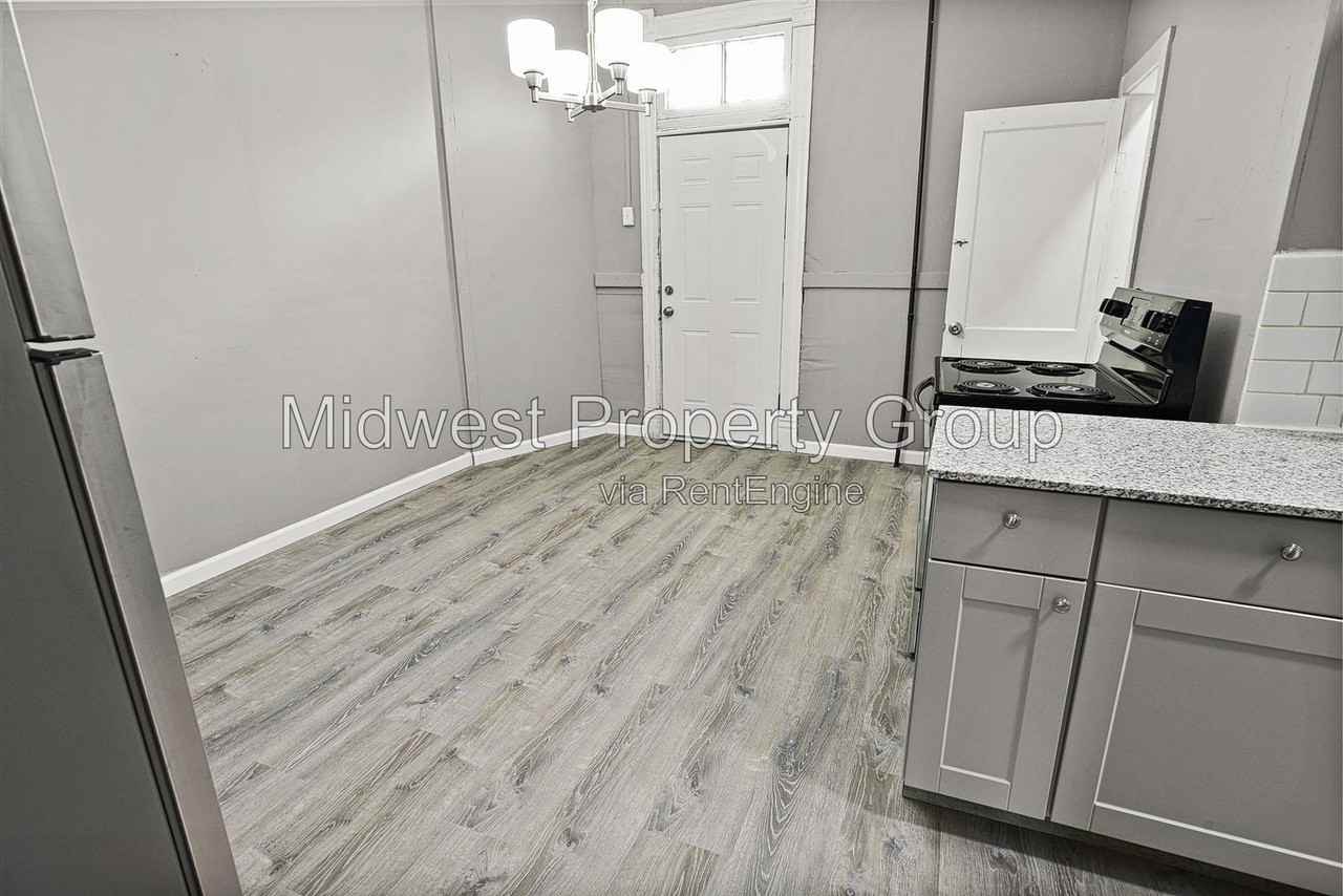 3614 Morganford Rd #1F - Photo 4 of 14