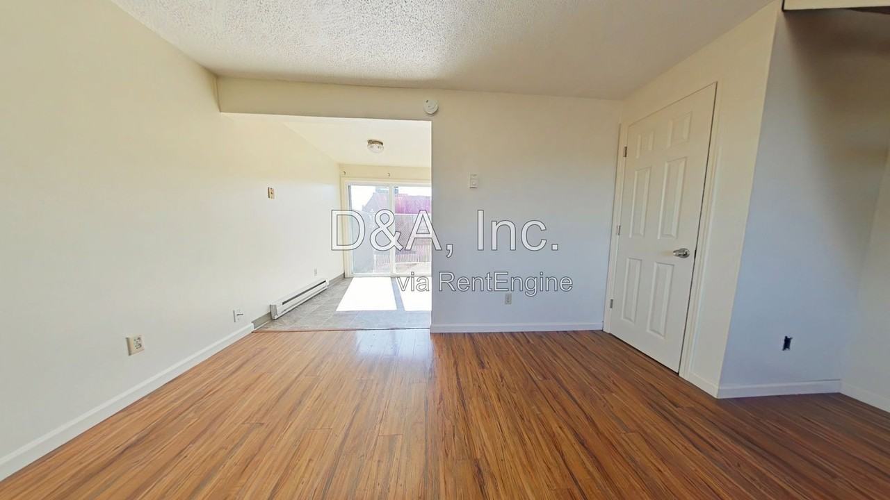 1909 Main St #A - Photo 3 of 11