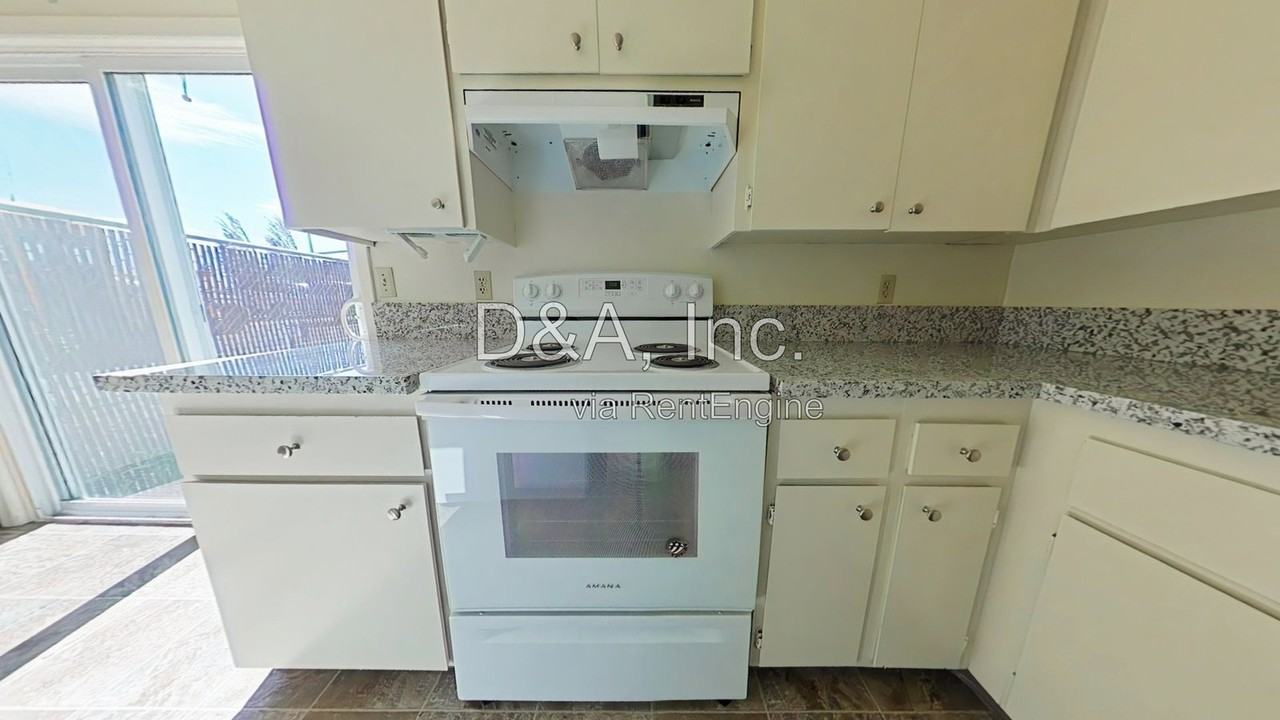 1909 Main St #A - Photo 6 of 11