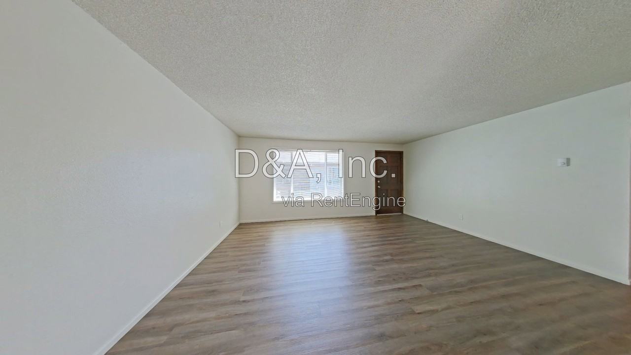 444 Ermine St Se - Photo 3 of 10