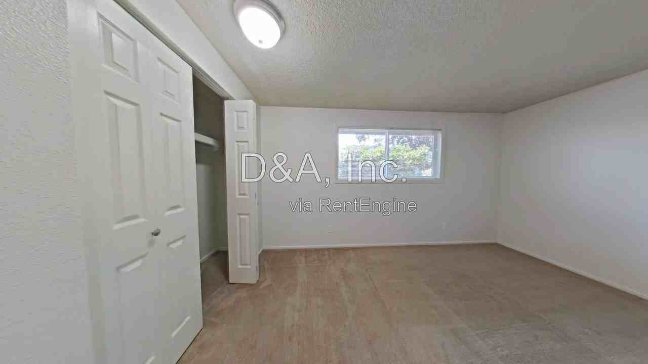 444 Ermine St Se - Photo 6 of 10