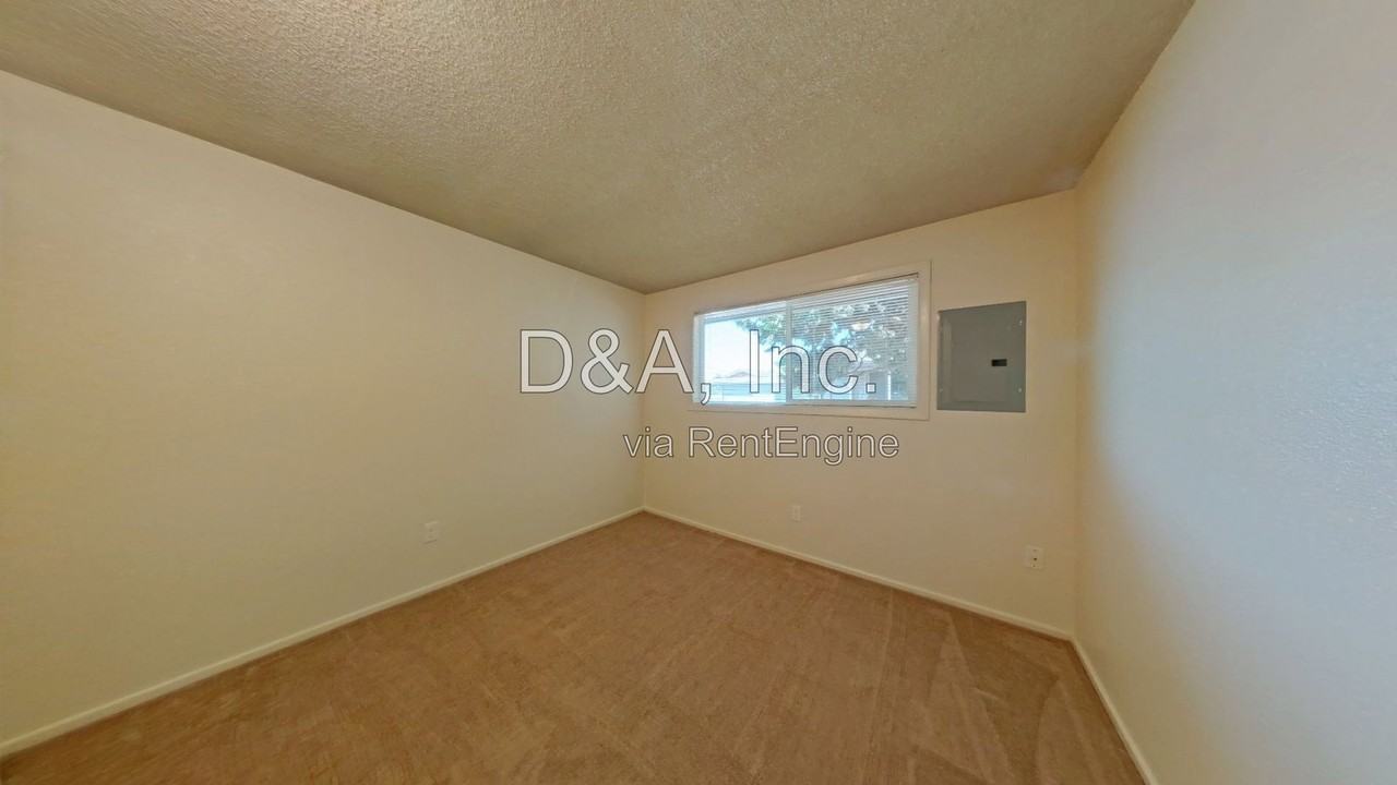 444 Ermine St Se - Photo 7 of 10