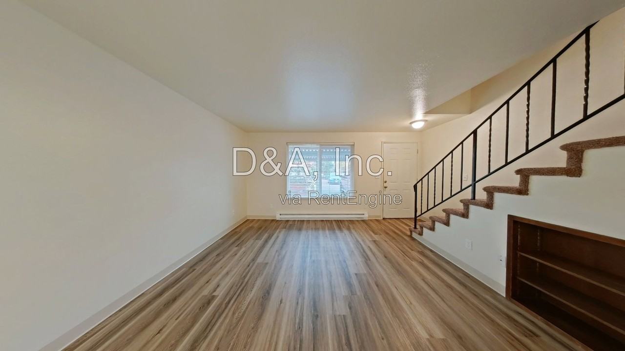 110 Ne Conifer Blvd #11 - Photo 3 of 12