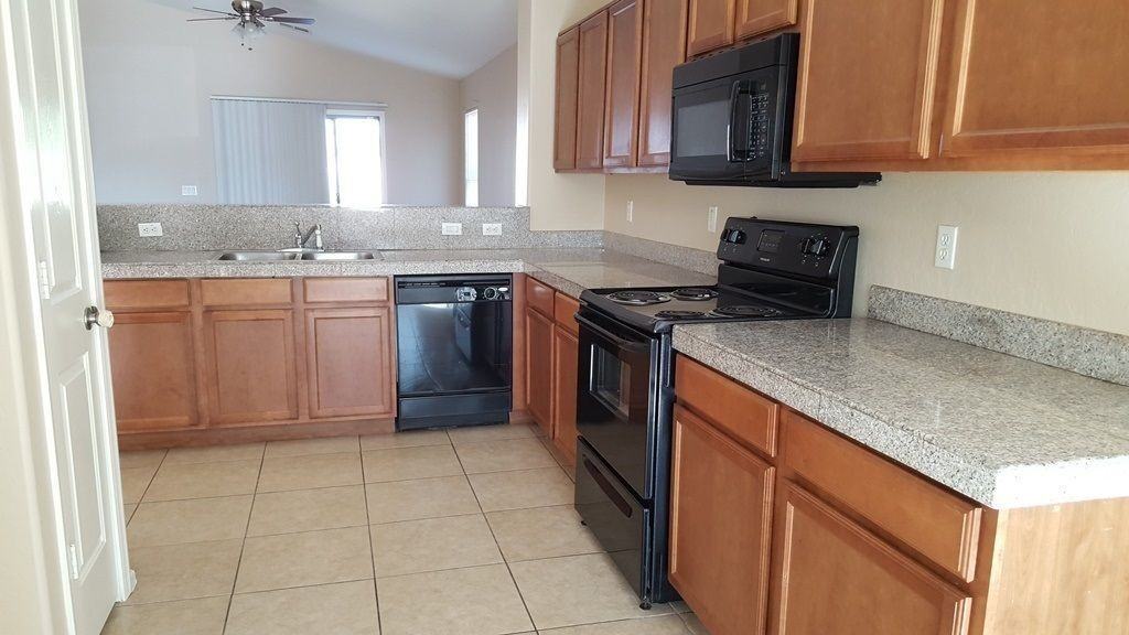 7826 S 72nd Ln - Photo 4 of 13
