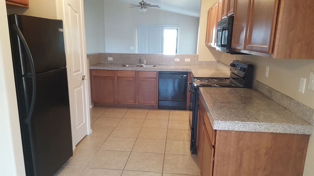 7826 S 72nd Ln - Photo 5 of 13