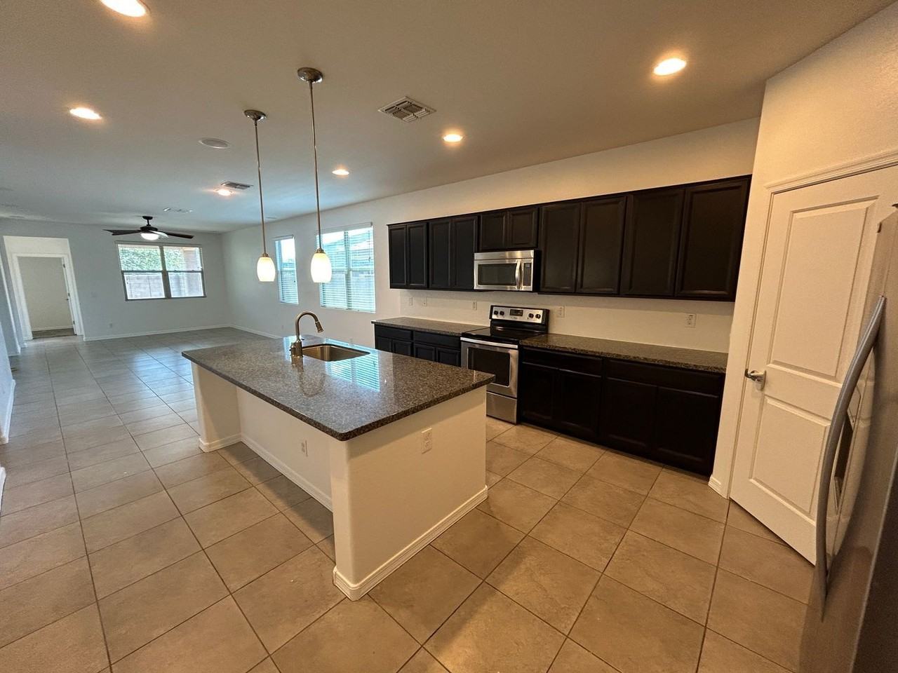 10319 W Hammond Ln - Photo 2 of 15