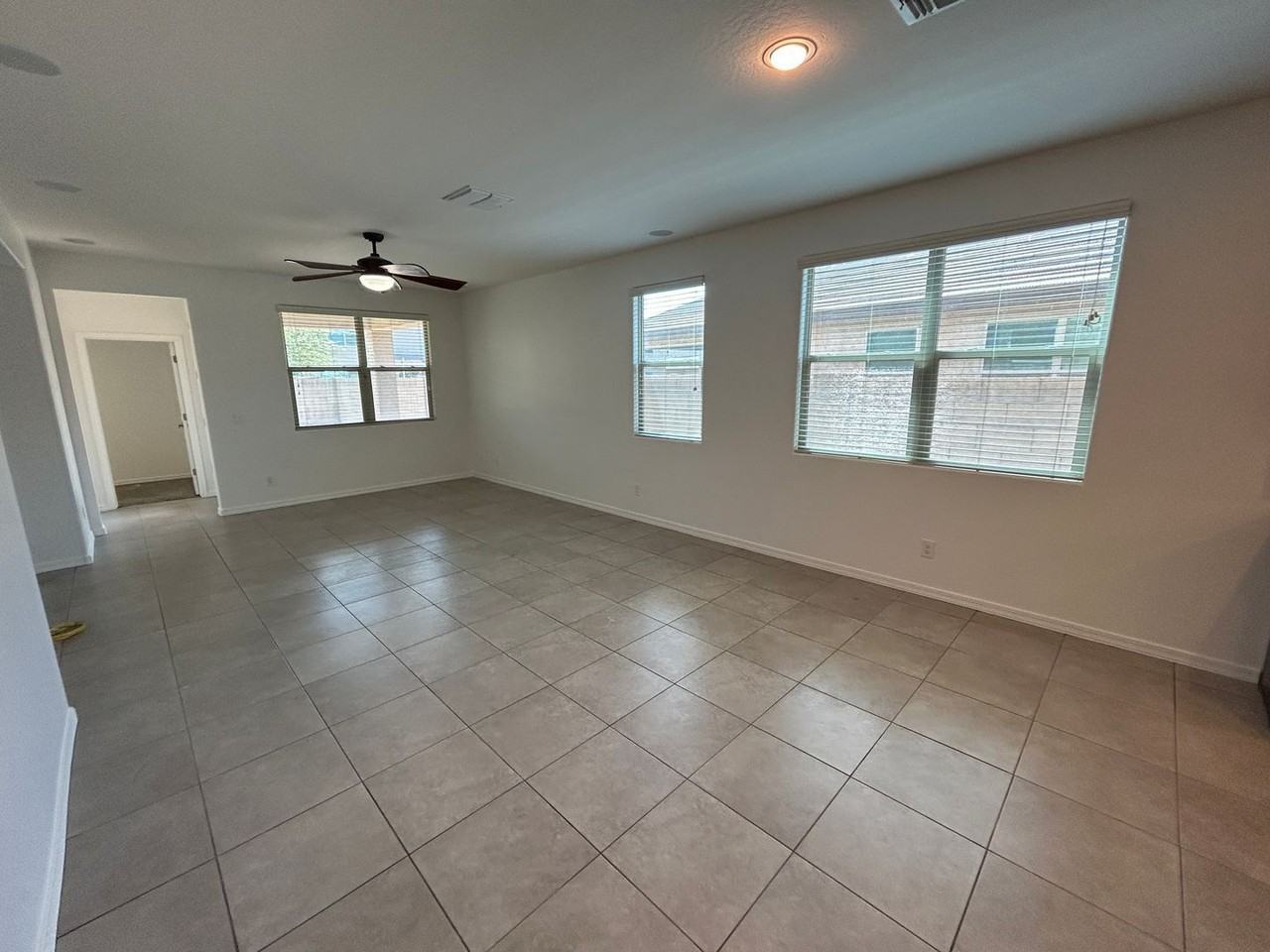 10319 W Hammond Ln - Photo 4 of 15