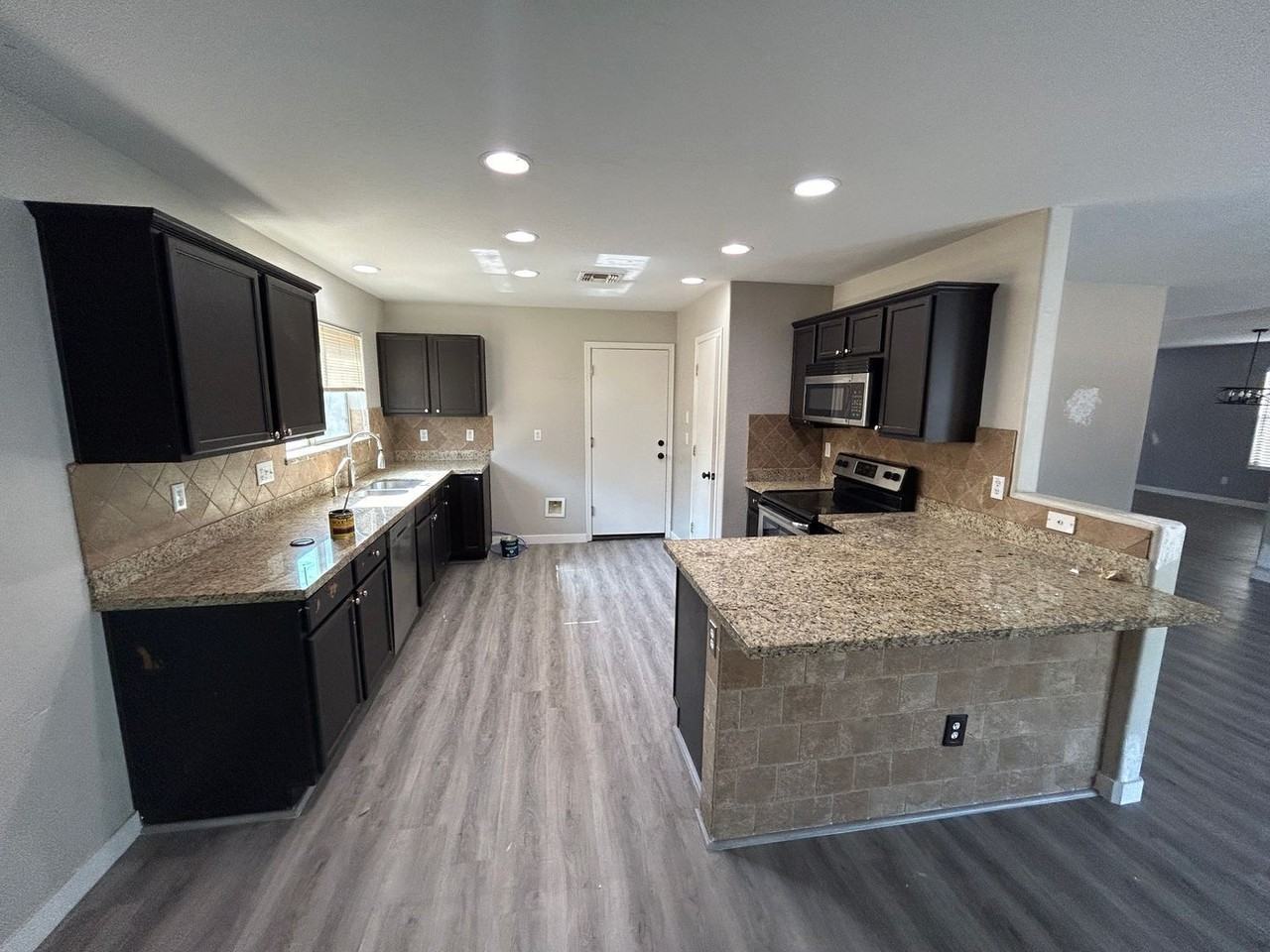 18336 W Hayden Dr - Photo 2 of 16