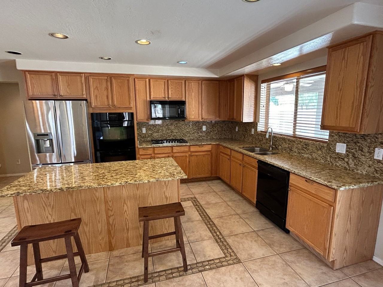 13026 W Modesto Dr - Photo 4 of 33