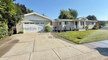featured image of 715 W Mikies Pl