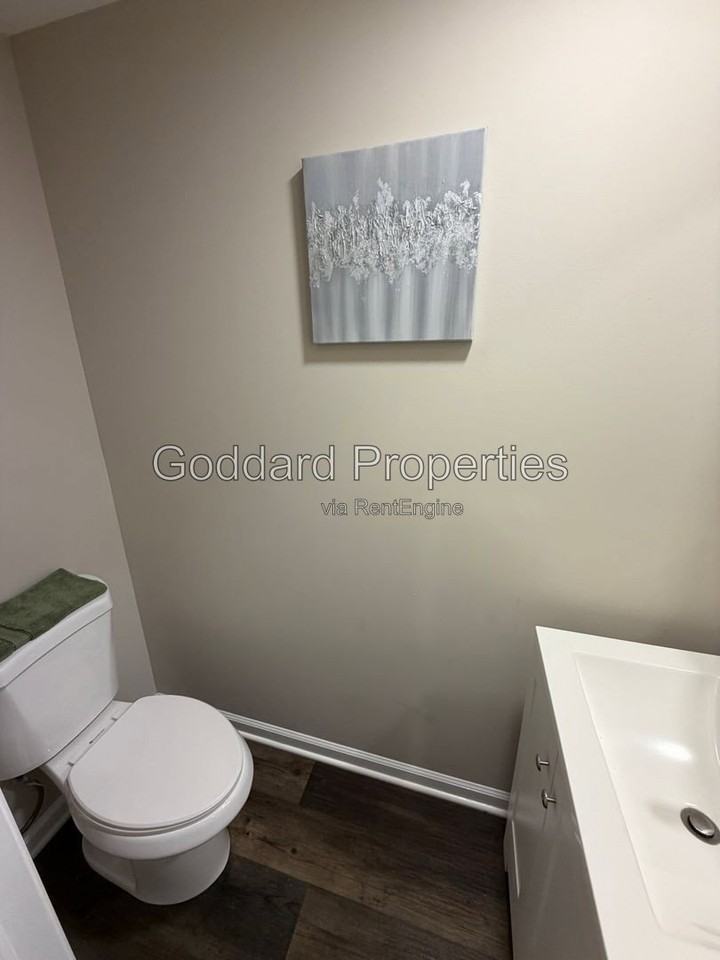 704 N Curley St - Photo 4 of 15