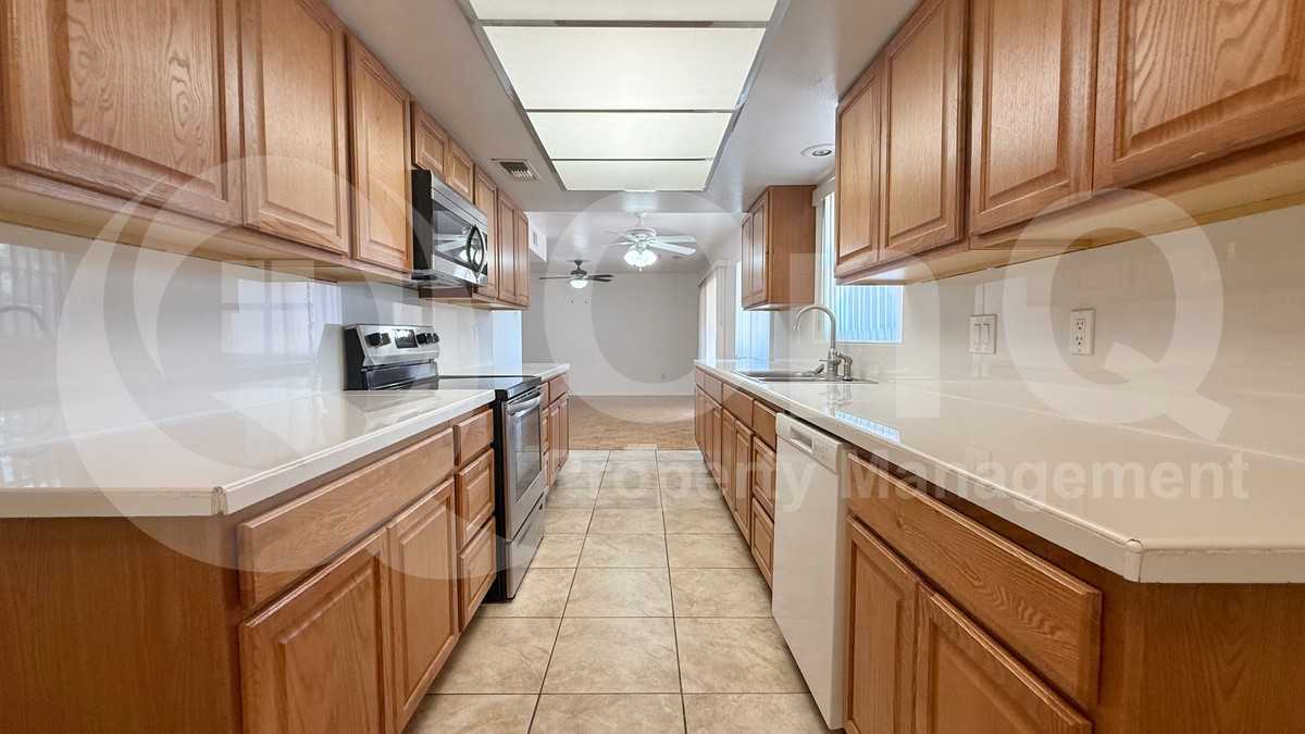 12034 N 29th St - Photo 3 of 23