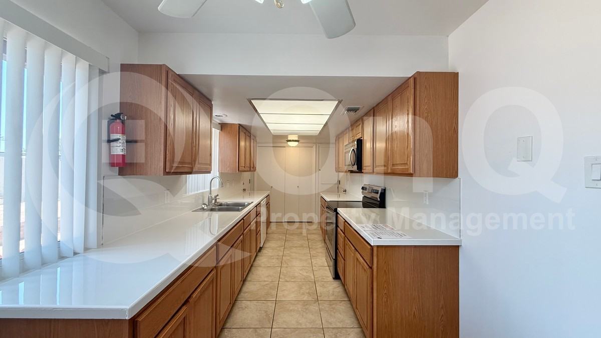 12034 N 29th St - Photo 4 of 23