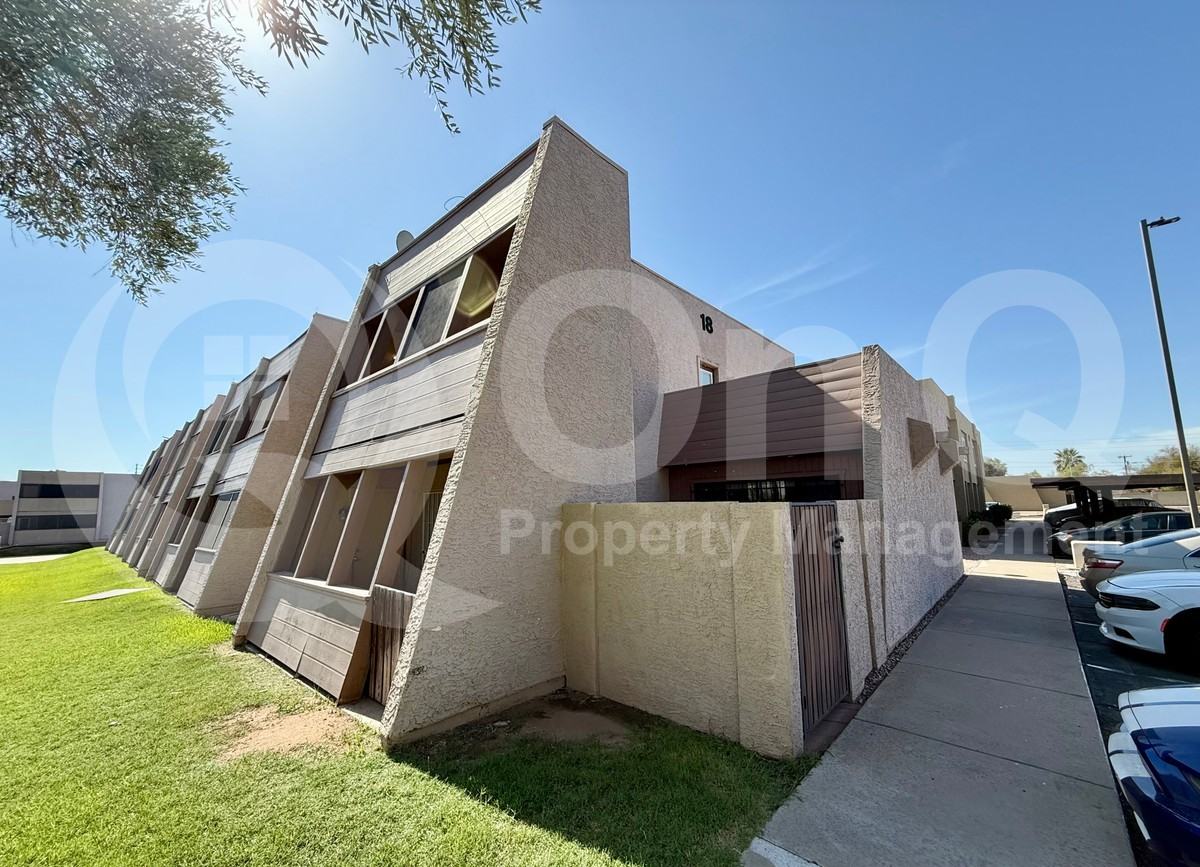 637 W 13th St - Photo 3 of 40