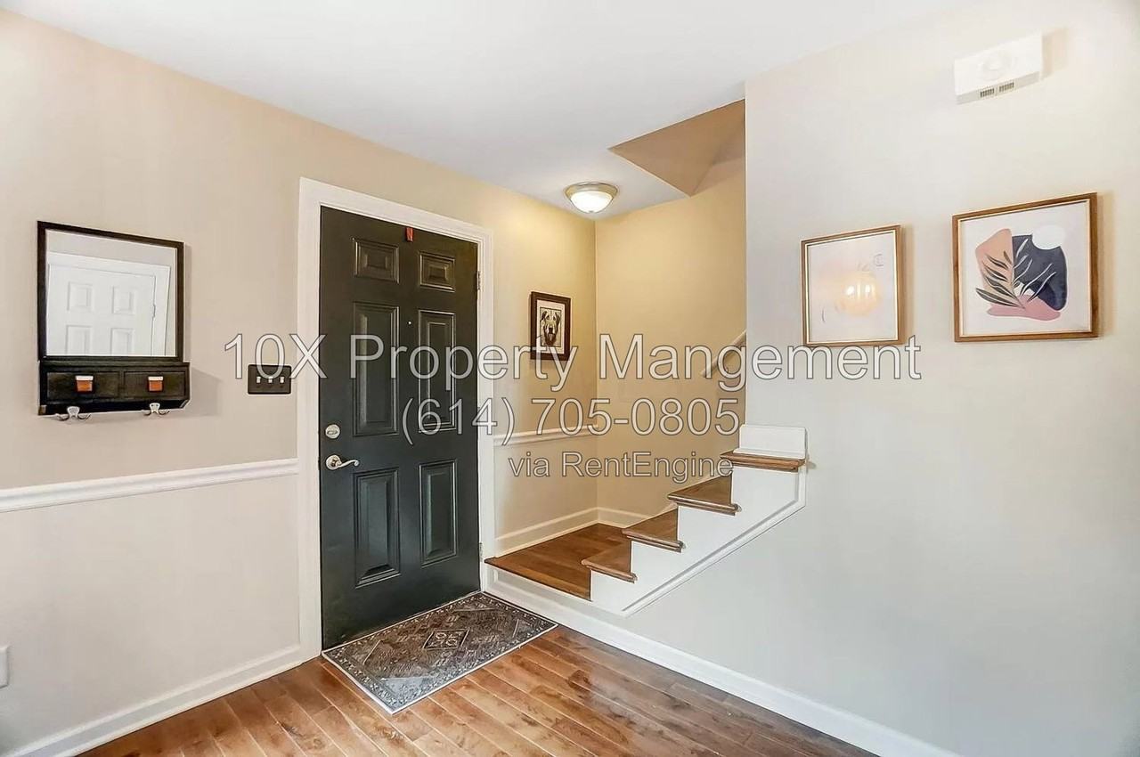2566 Shore Line Ln - Photo 2 of 21
