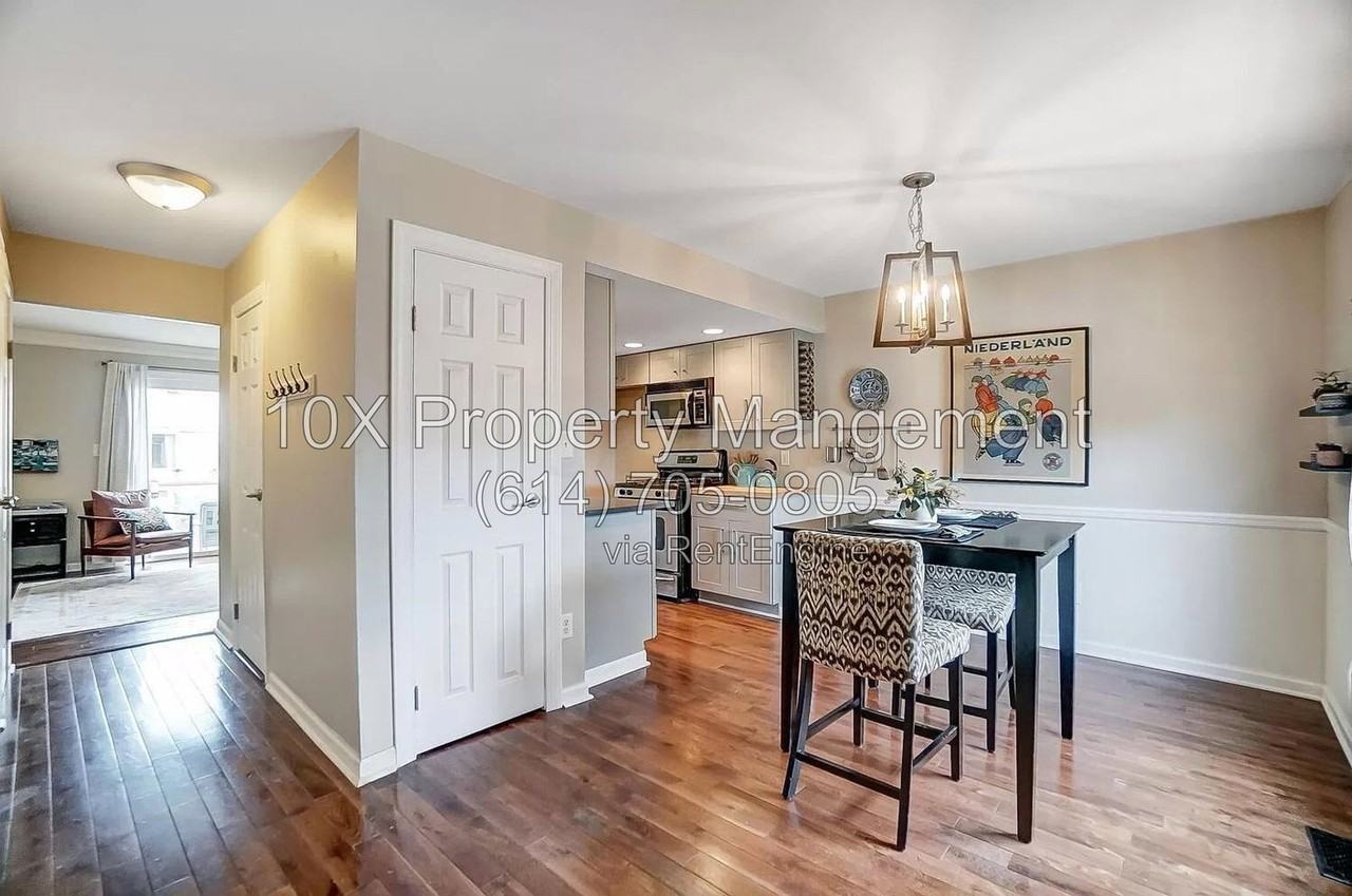 2566 Shore Line Ln - Photo 3 of 21