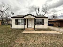 featured image of 418 S Main