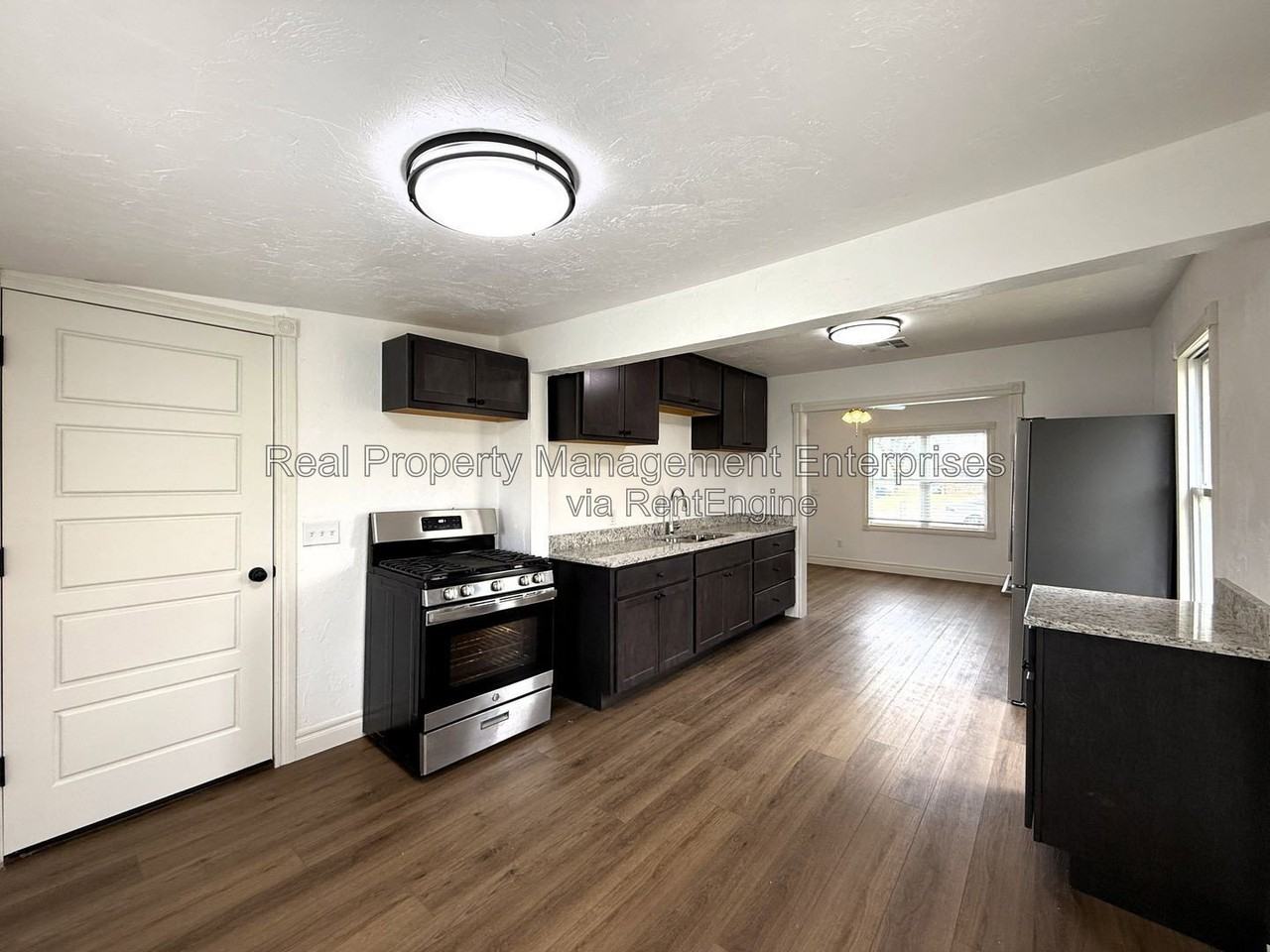 418 S Main - Photo 5 of 16