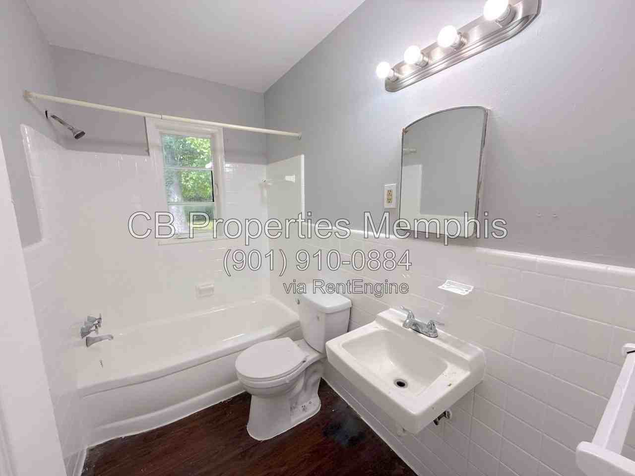 1445 Robin Hood Ln - Photo 4 of 7