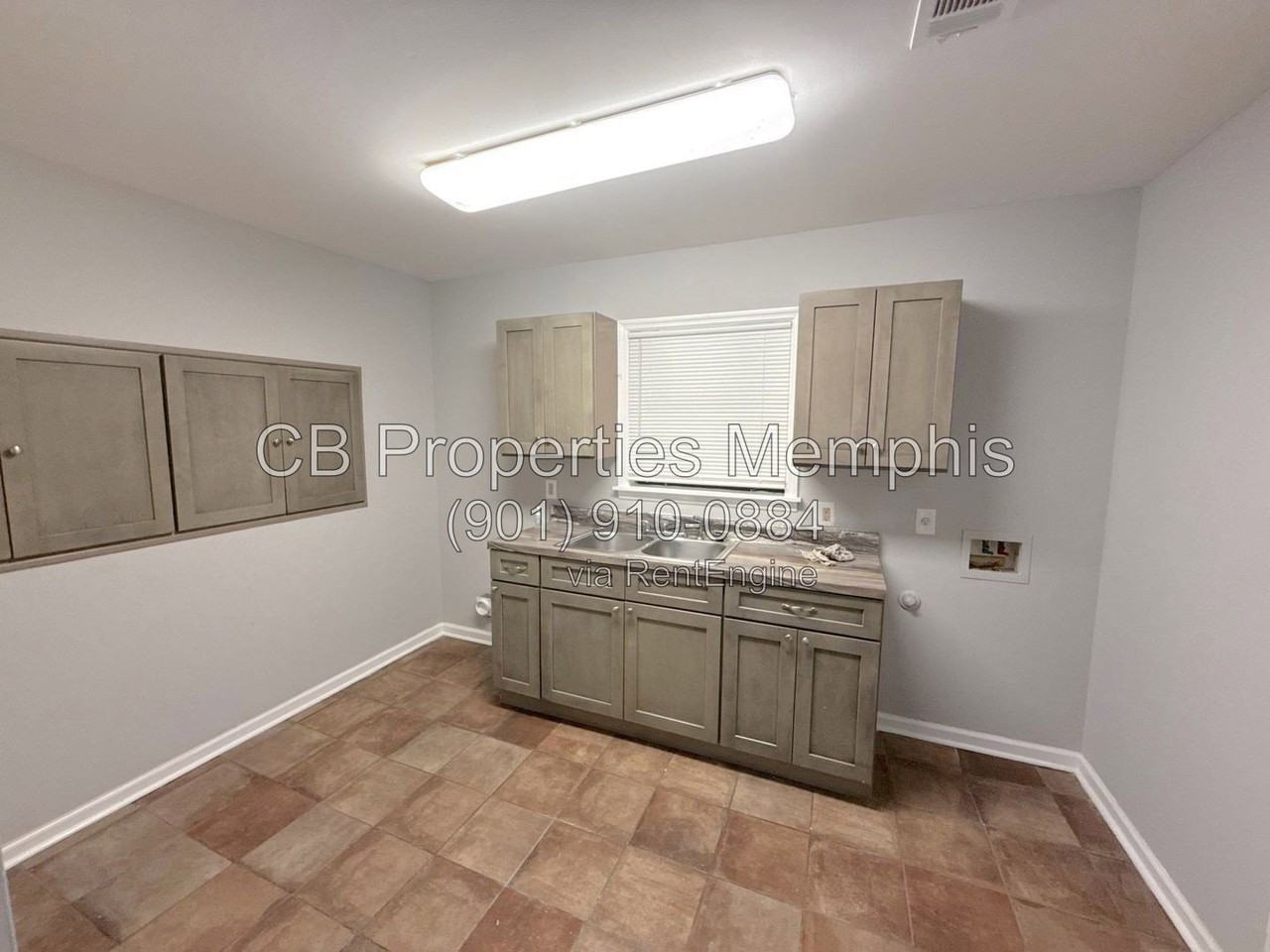 1445 Robin Hood Ln - Photo 5 of 7