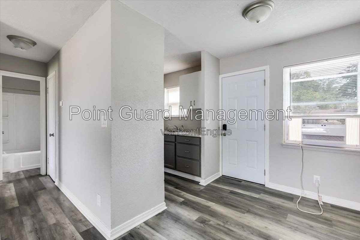 628 S Hunter St - Photo 5 of 19