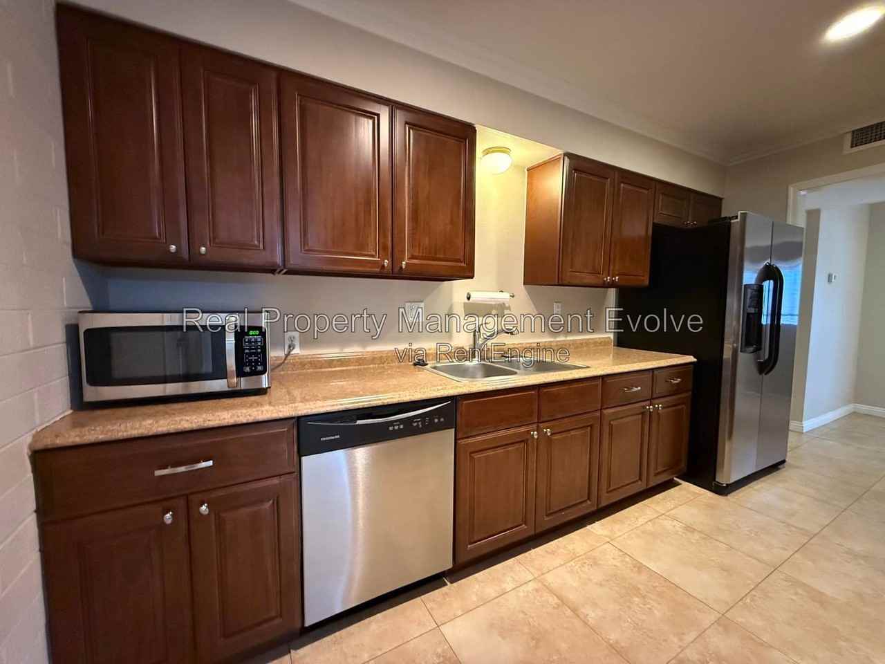 12076 N Pebble Beach Dr - Photo 3 of 23