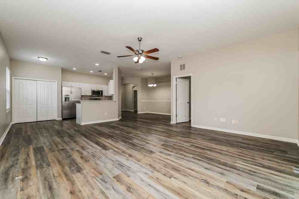 13417 Silvercreek Dr - Photo 3 of 16