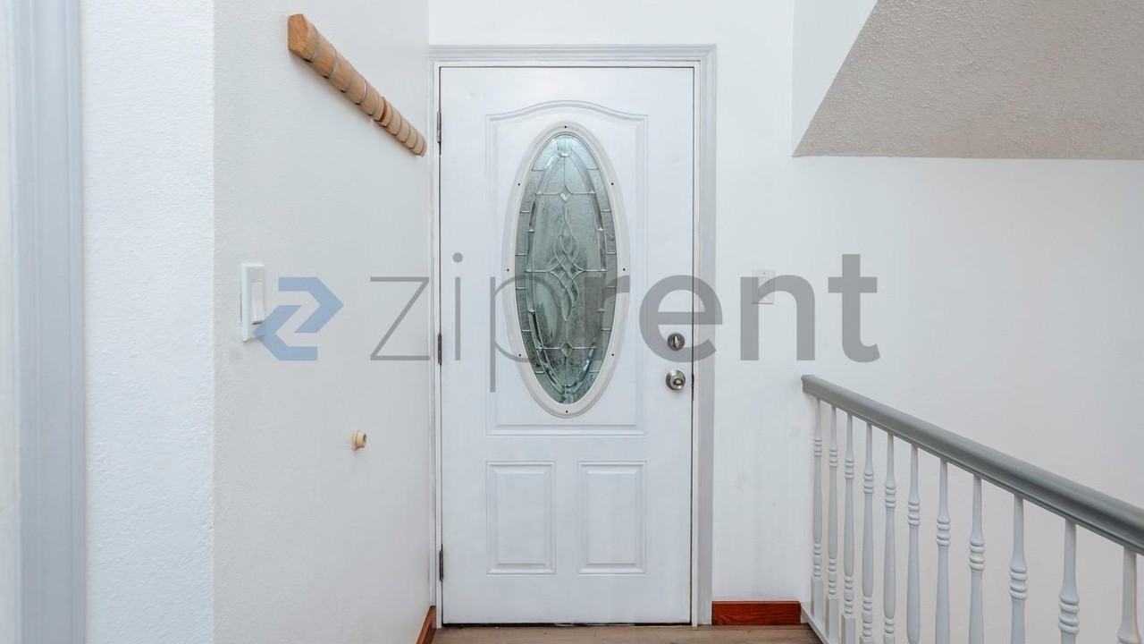 359 Redwood Rd - Photo 2 of 23