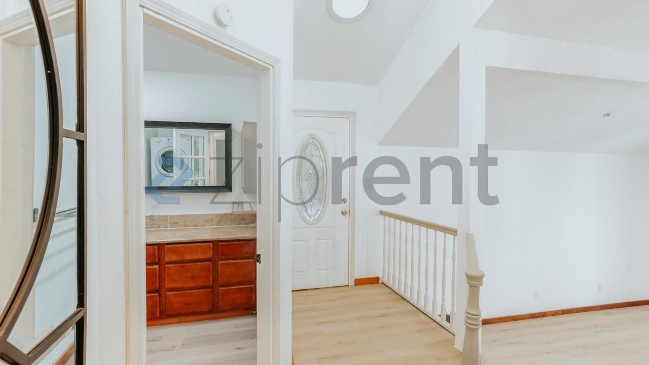 359 Redwood Rd - Photo 4 of 23